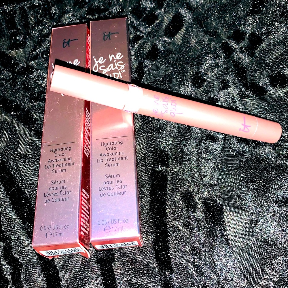 IT lipgloss.